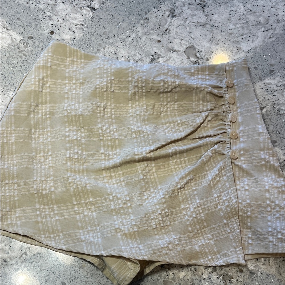 Forever 21 Cream and White Plaid Skorts Mini Skirt Size M